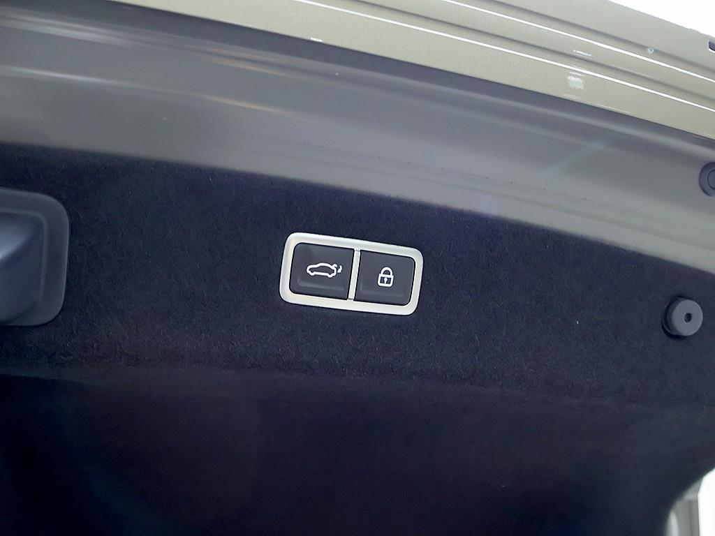 Genesis G90 — photo 12