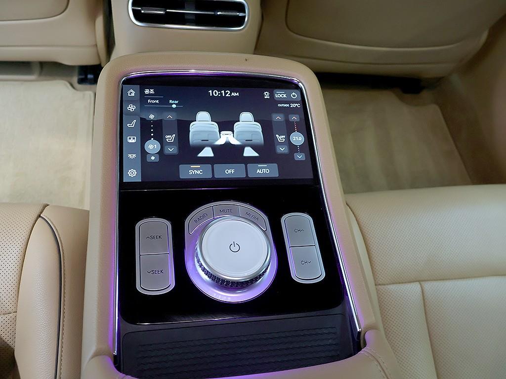 Genesis G90 — photo 16