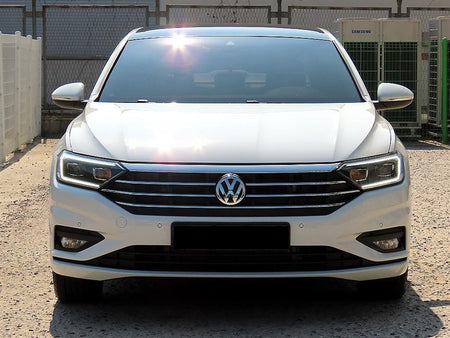 Volkswagen Jetta — photo 01