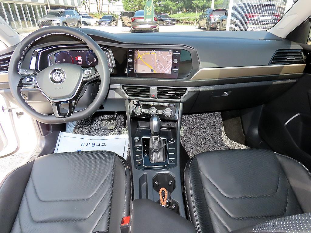 Volkswagen Jetta — photo 07