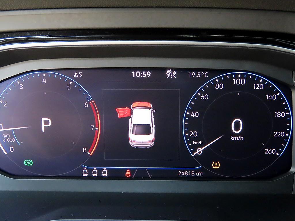 Volkswagen Jetta — photo 09