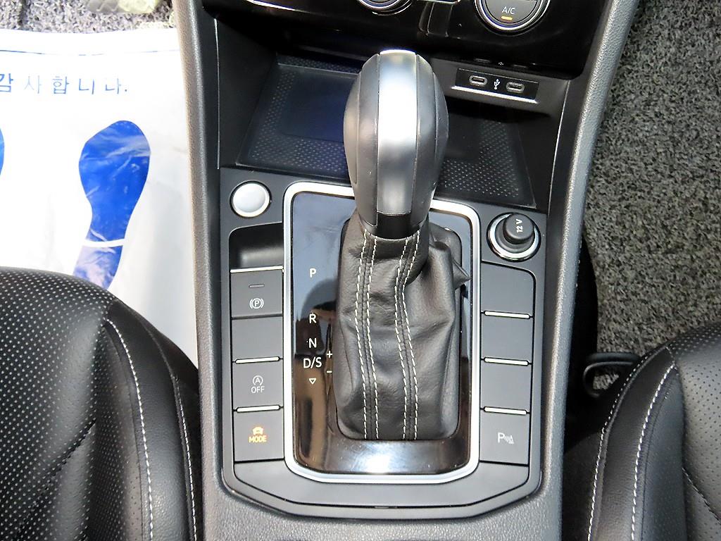 Volkswagen Jetta — photo 10