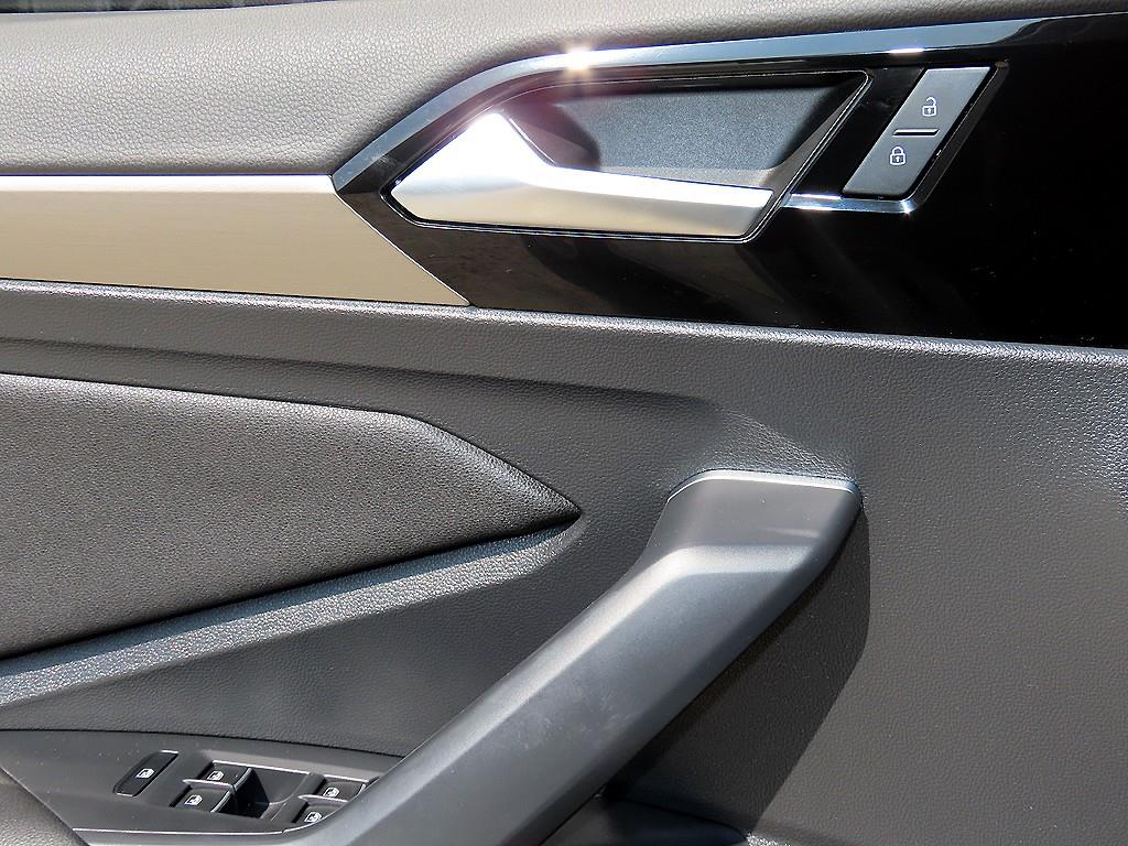 Volkswagen Jetta — photo 11