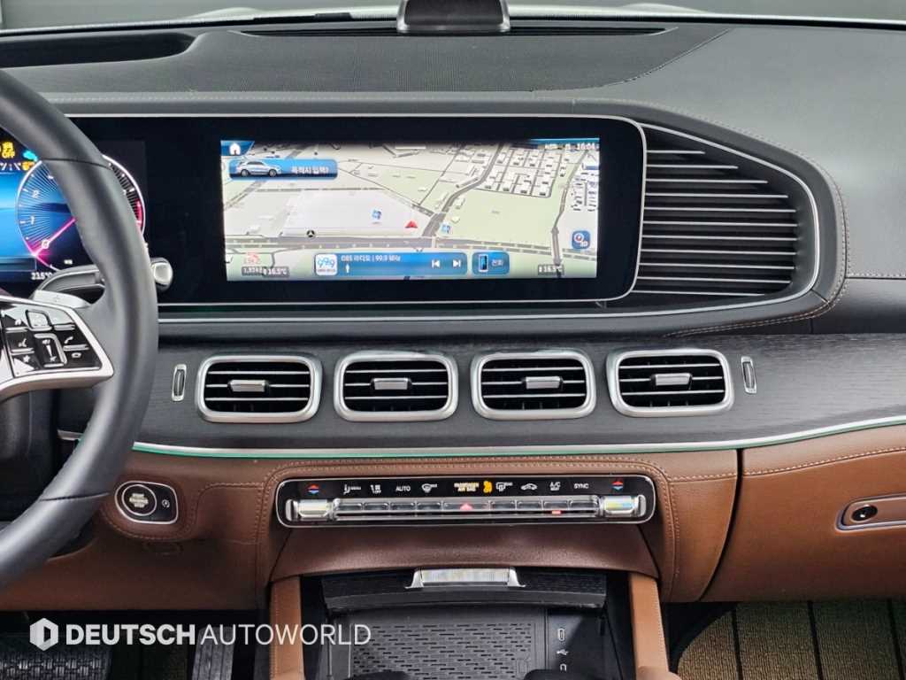 Mercedes-Benz GLE-Class — photo 14