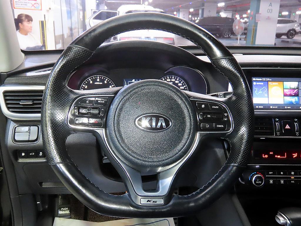 Kia K5 — photo 08