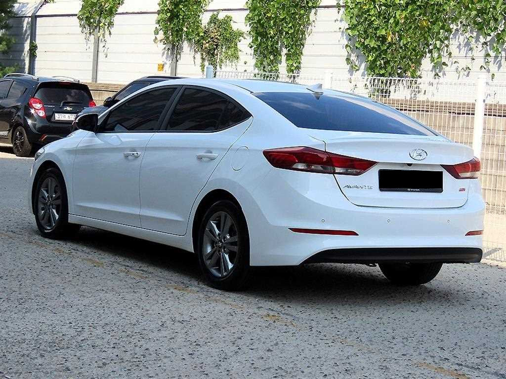 Hyundai Avante — photo 03