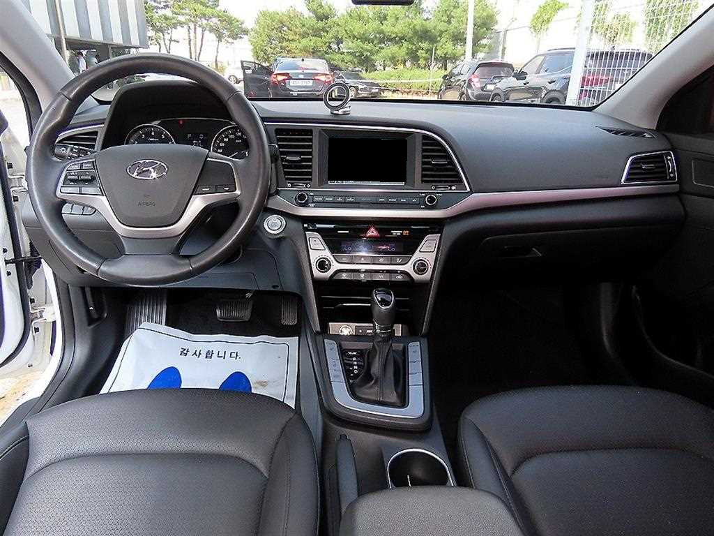 Hyundai Avante — photo 07