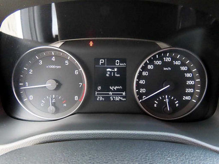 Hyundai Avante — photo 09