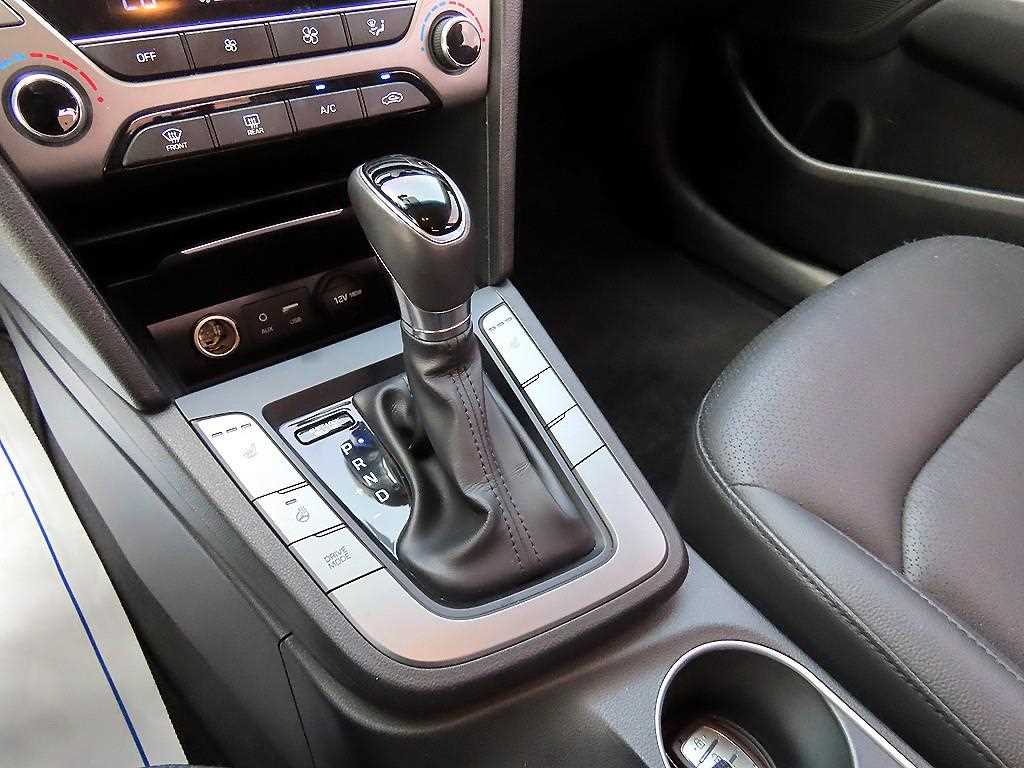 Hyundai Avante — photo 10