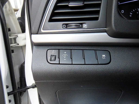 Hyundai Avante — photo 12