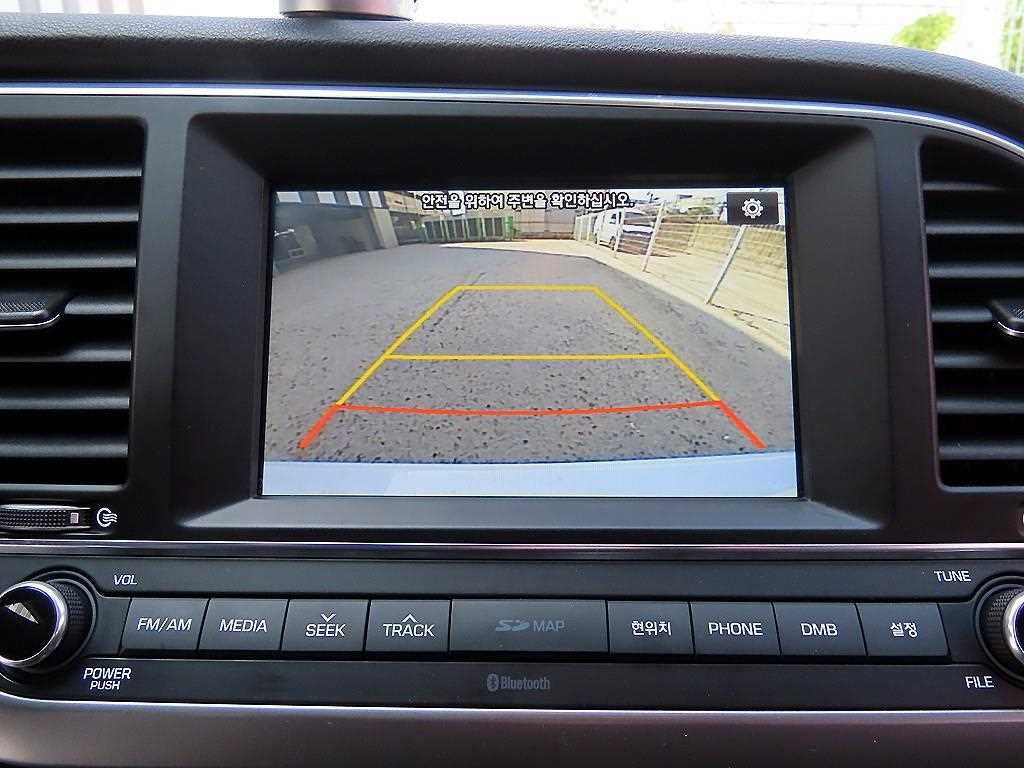 Hyundai Avante — photo 16