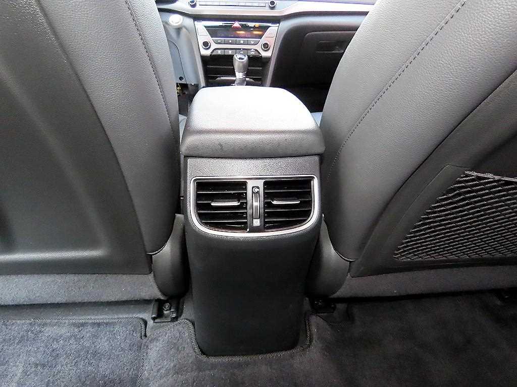 Hyundai Avante — photo 17
