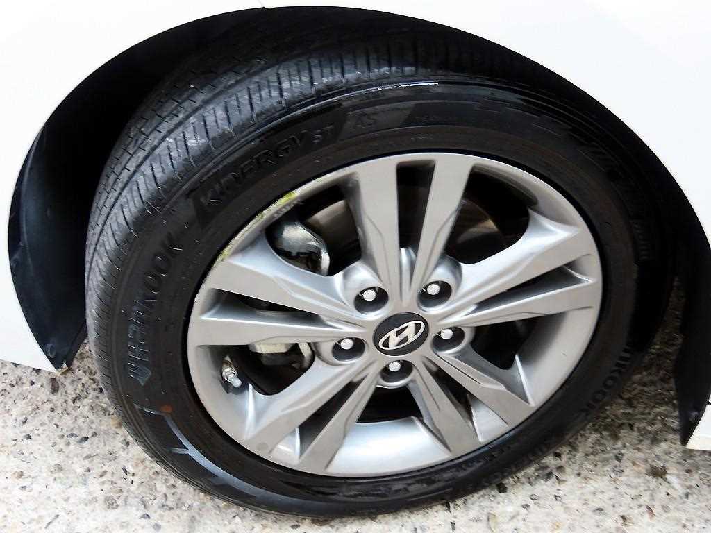 Hyundai Avante — photo 19