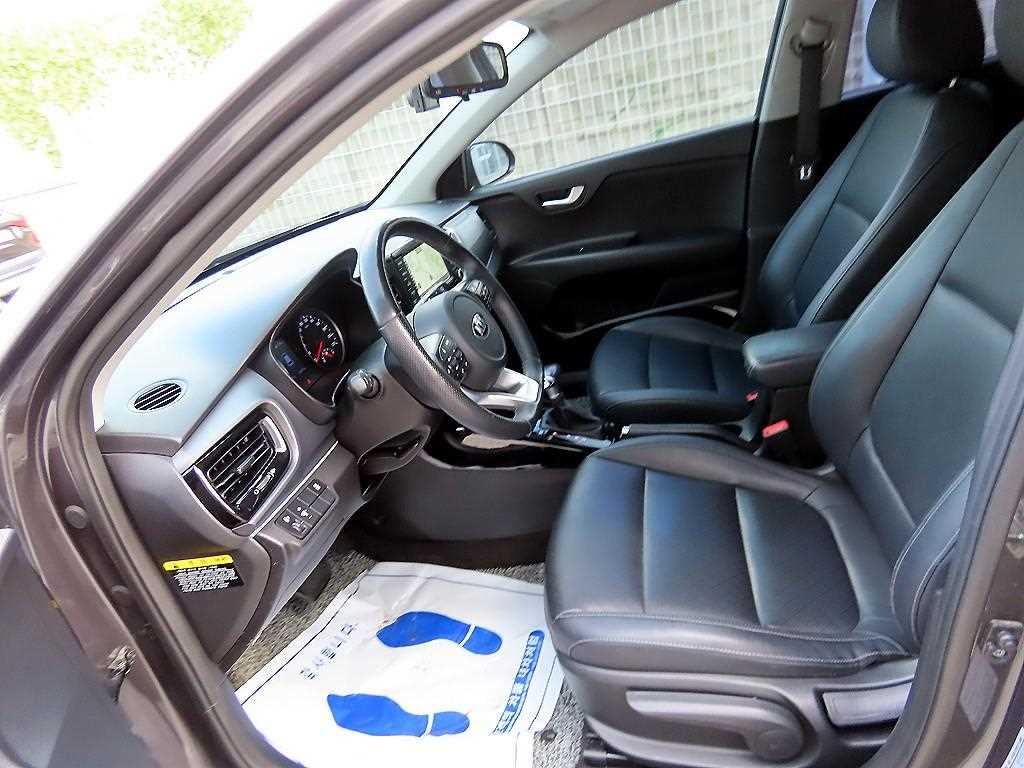 Kia Stonic — photo 05
