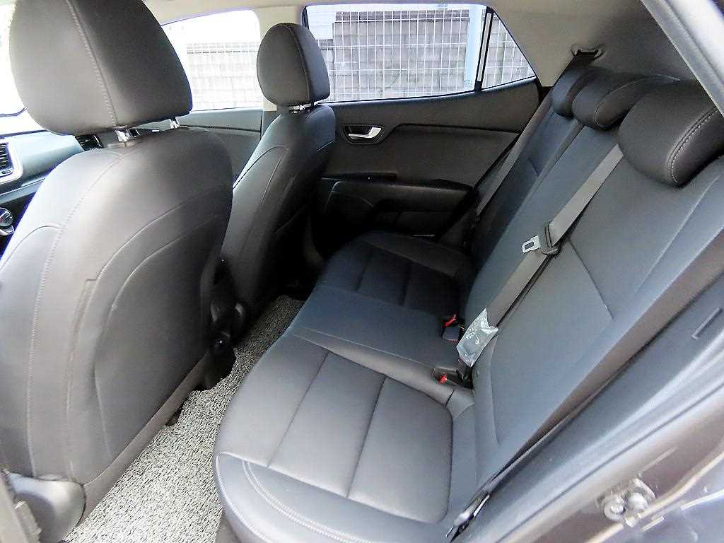 Kia Stonic — photo 06
