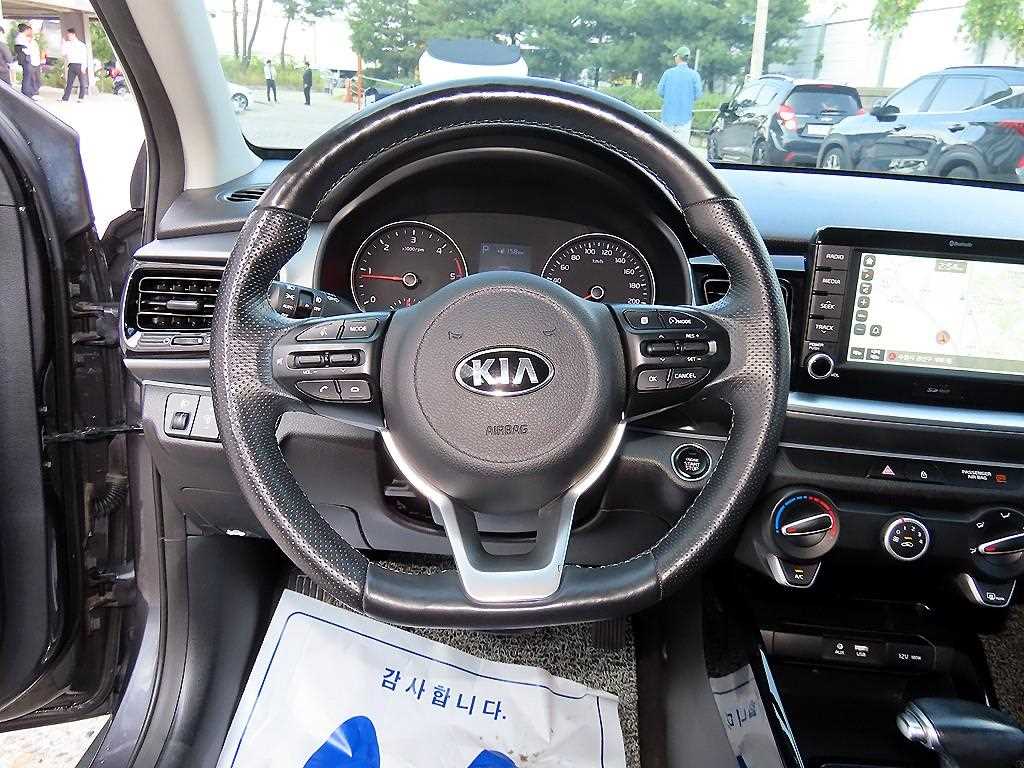 Kia Stonic — photo 08