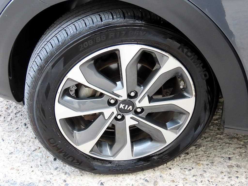 Kia Stonic — photo 19