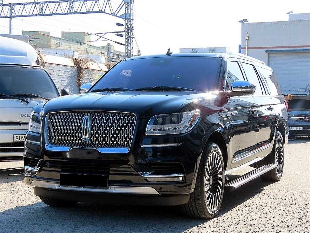 Lincoln Navigator — photo 02