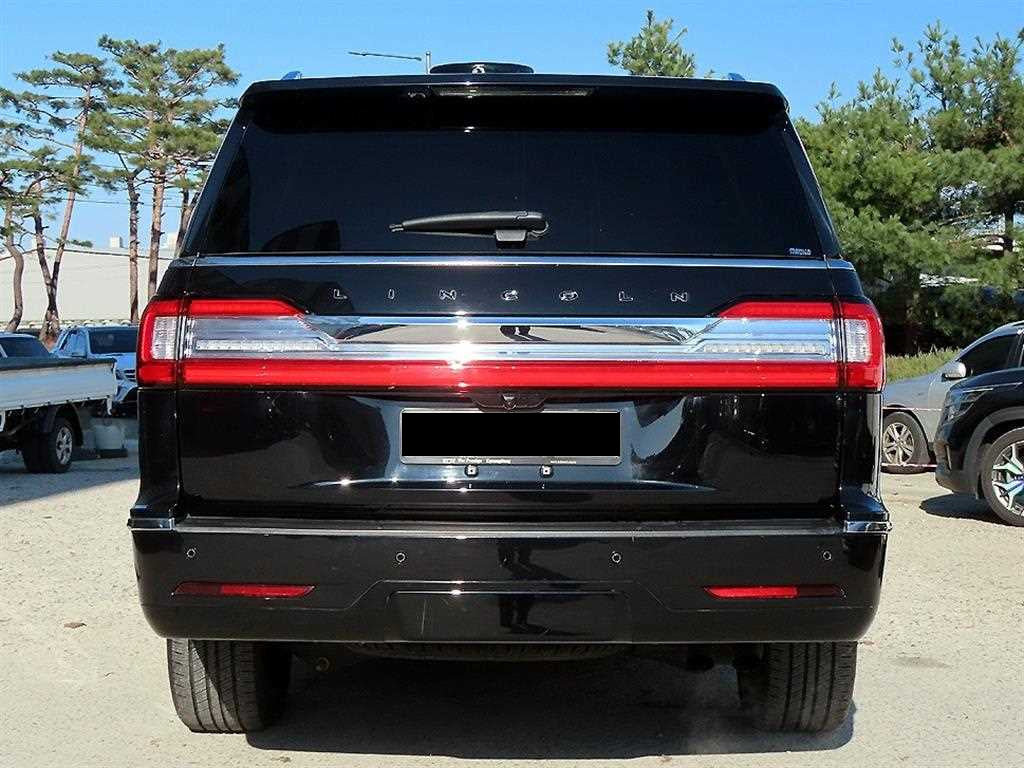Lincoln Navigator — photo 04