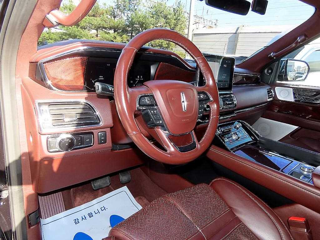 Lincoln Navigator — photo 07