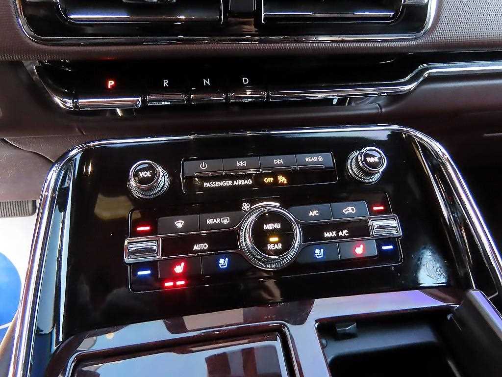 Lincoln Navigator — photo 11