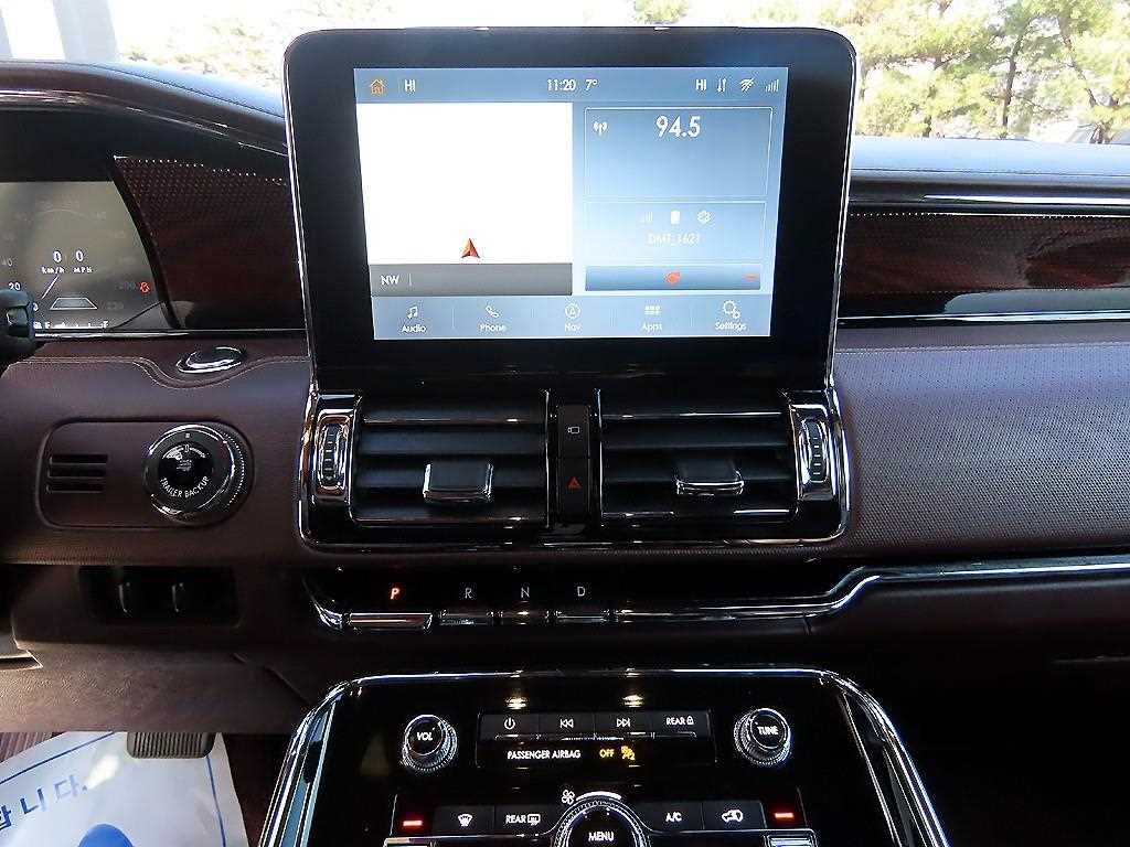 Lincoln Navigator — photo 12