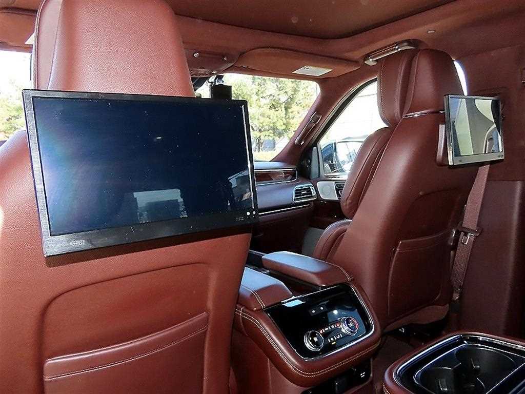 Lincoln Navigator — photo 14
