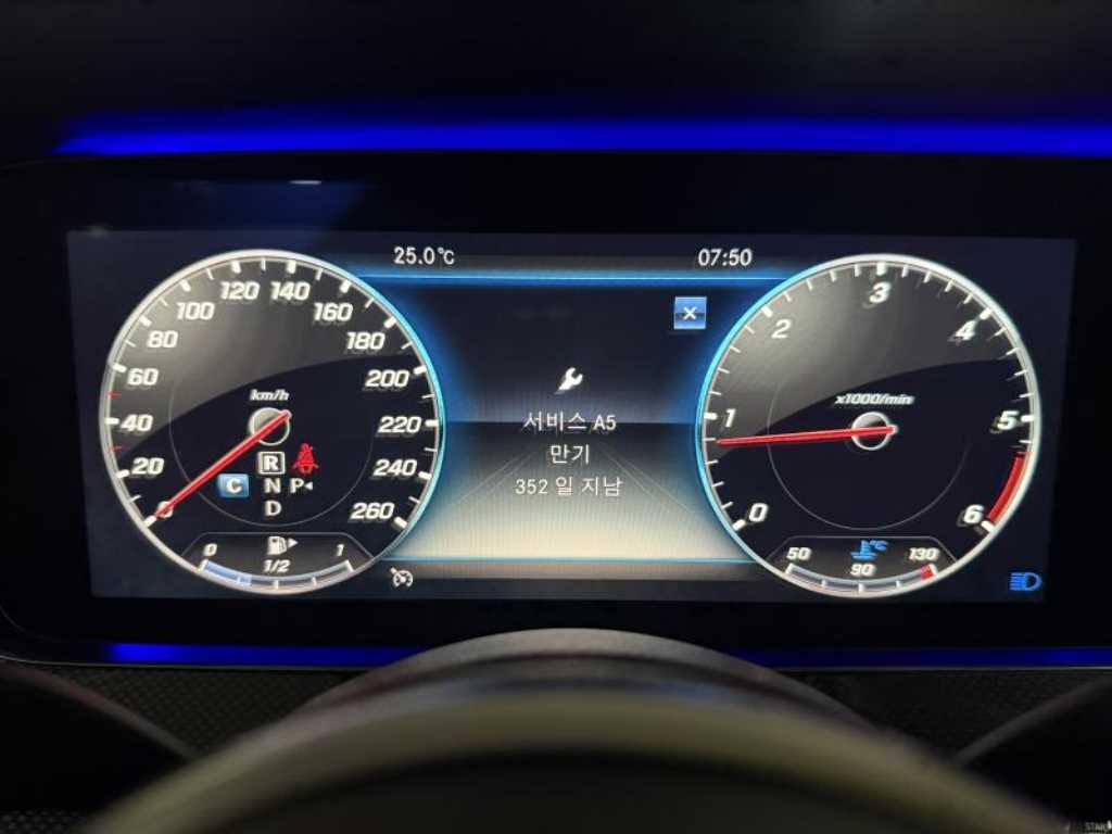 Mercedes-Benz CLS-Class — photo 10
