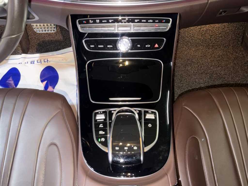 Mercedes-Benz CLS-Class — photo 12