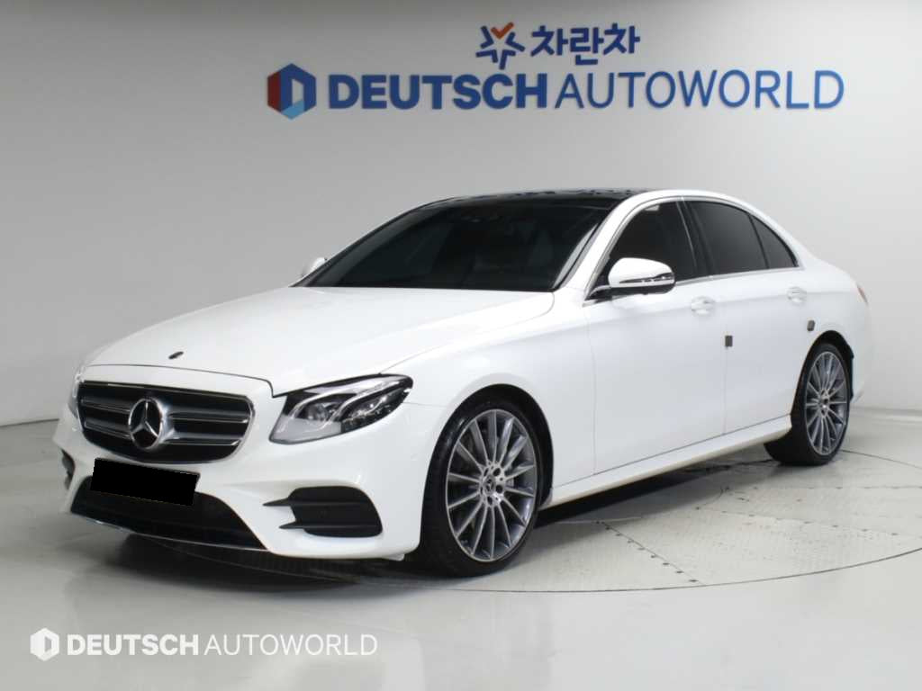 Mercedes-Benz E-Class — photo 01