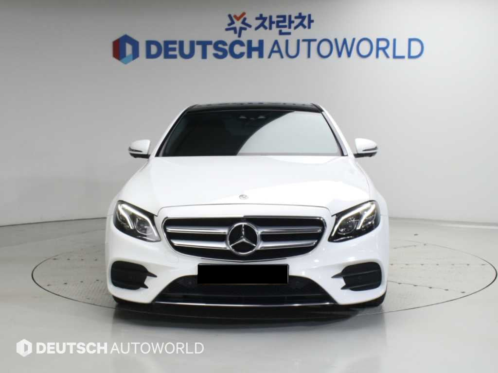 Mercedes-Benz E-Class — photo 03