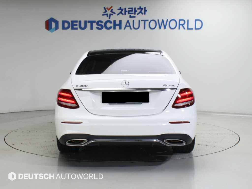 Mercedes-Benz E-Class — photo 04