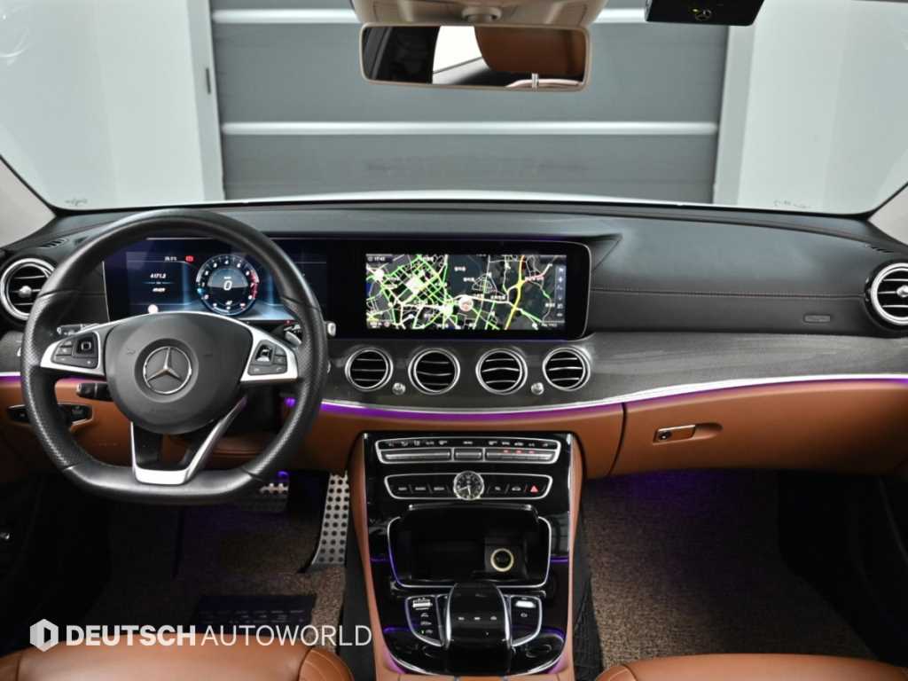 Mercedes-Benz E-Class — photo 07