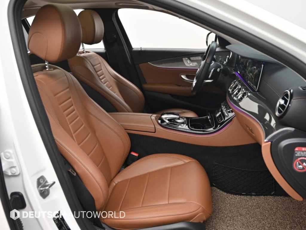 Mercedes-Benz E-Class — photo 10