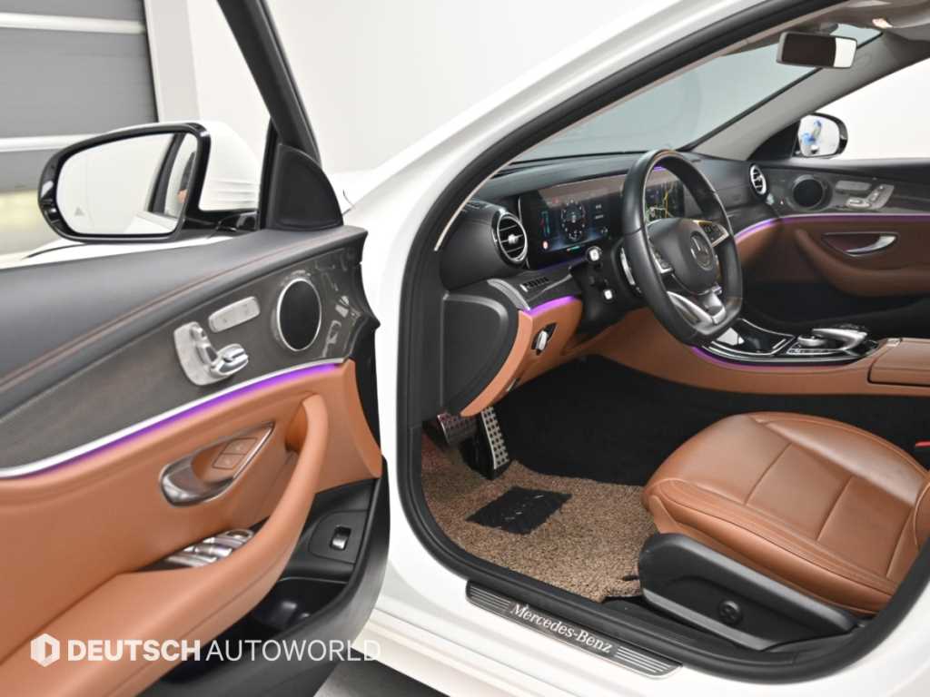 Mercedes-Benz E-Class — photo 11