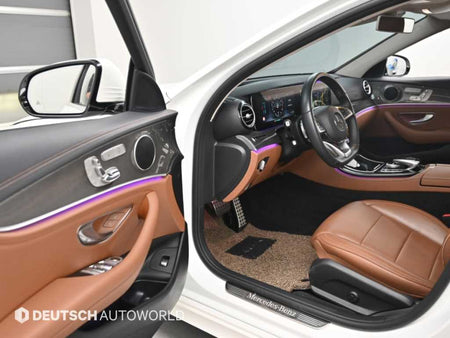Mercedes-Benz E-Class — photo 11