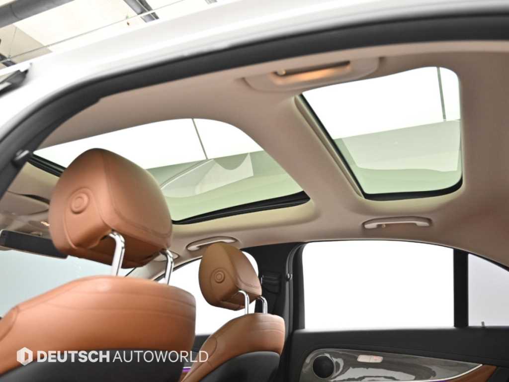Mercedes-Benz E-Class — photo 18