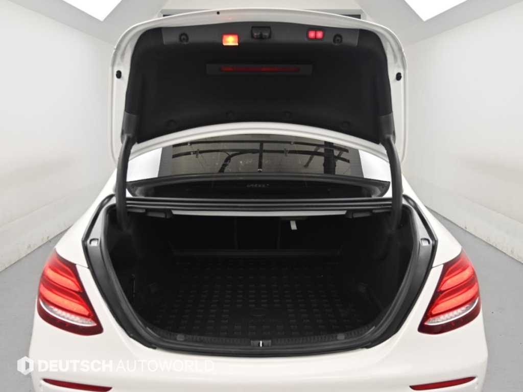 Mercedes-Benz E-Class — photo 19