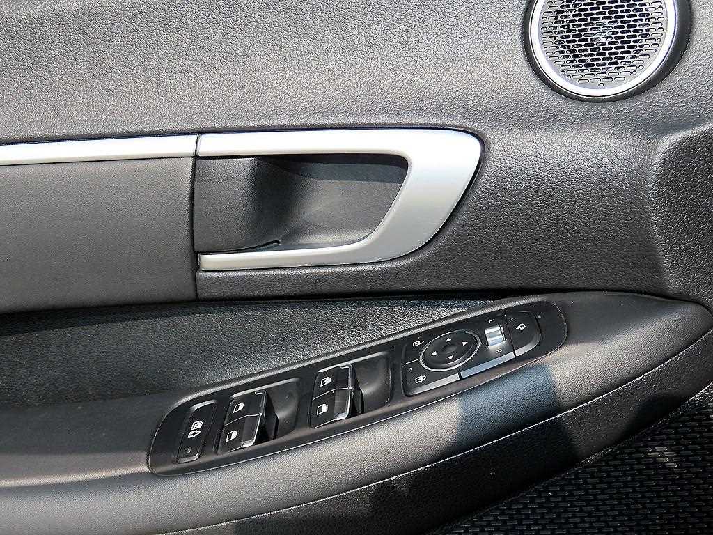 Hyundai Sonata — photo 11