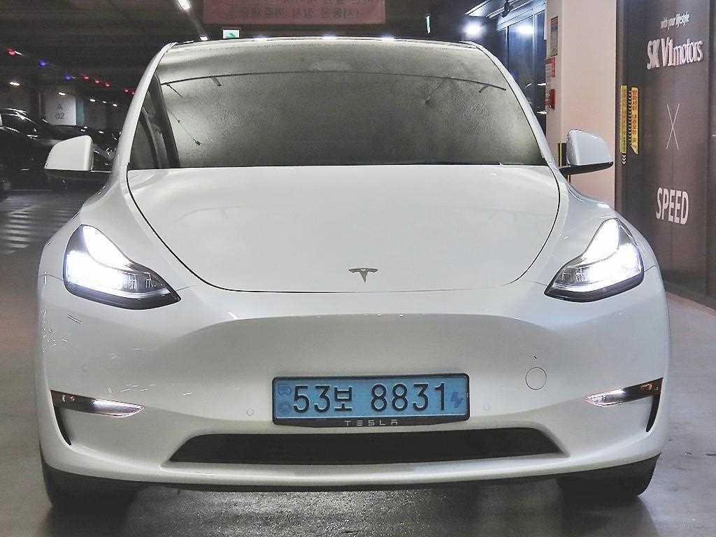 Tesla Model Y — photo 02