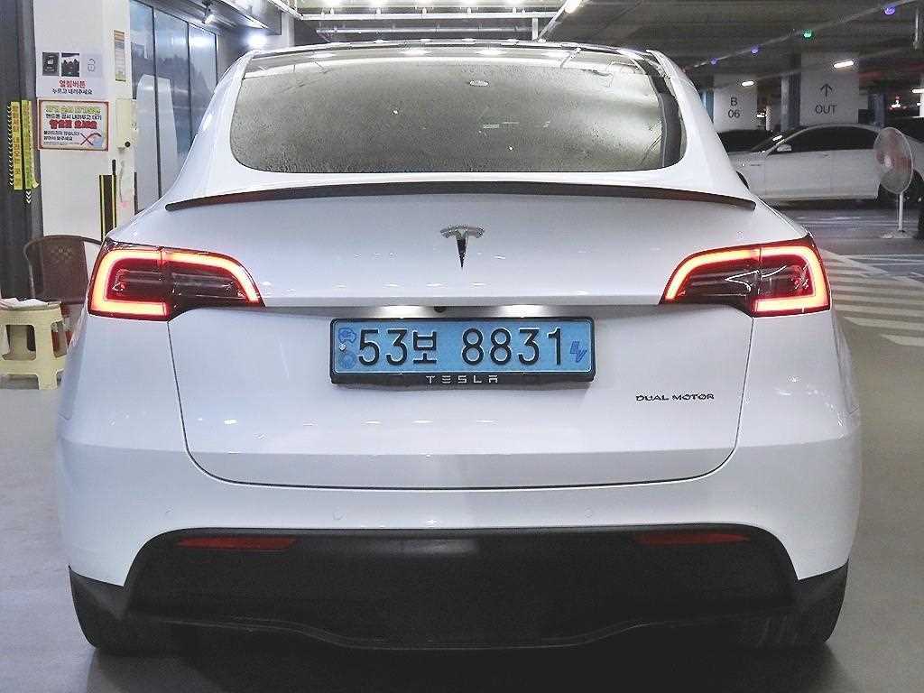 Tesla Model Y — photo 05