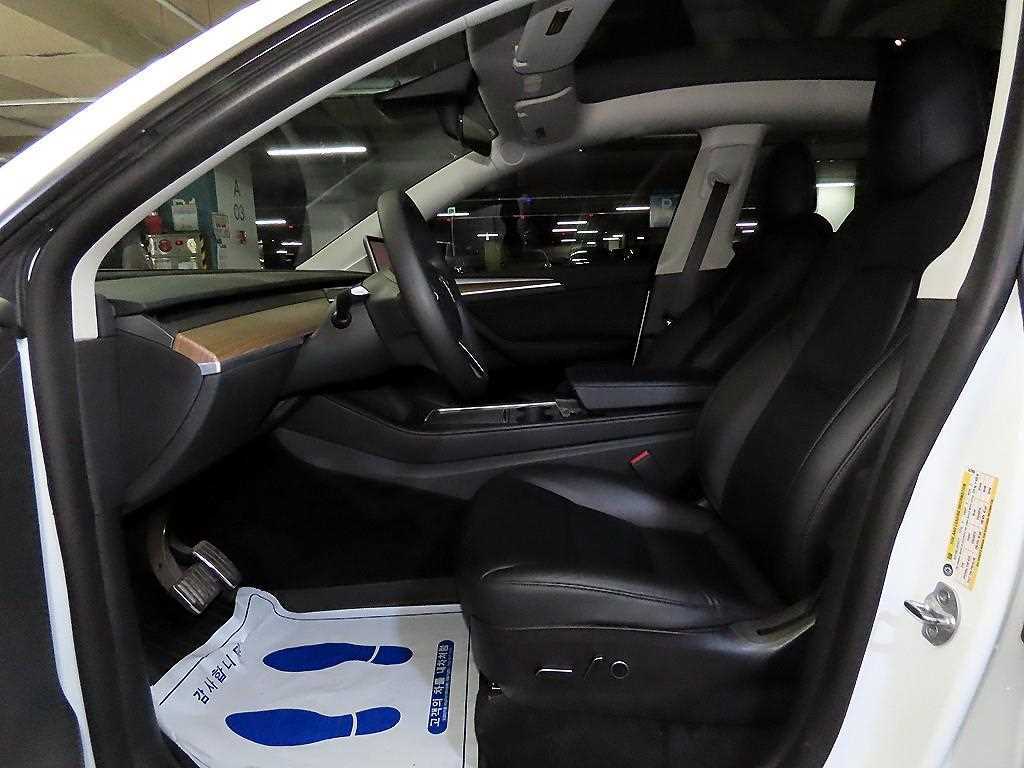 Tesla Model Y — photo 06