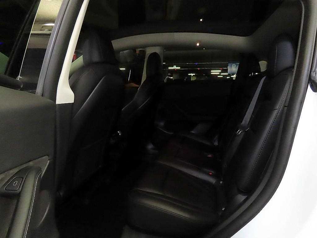 Tesla Model Y — photo 07