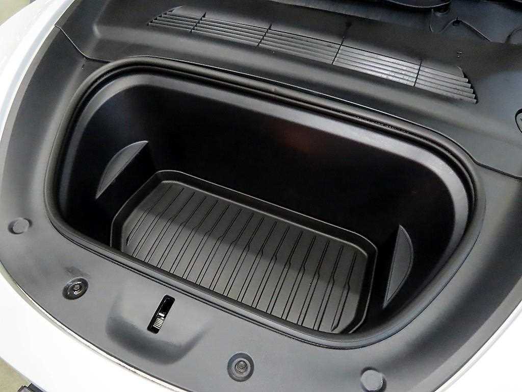 Tesla Model Y — photo 19
