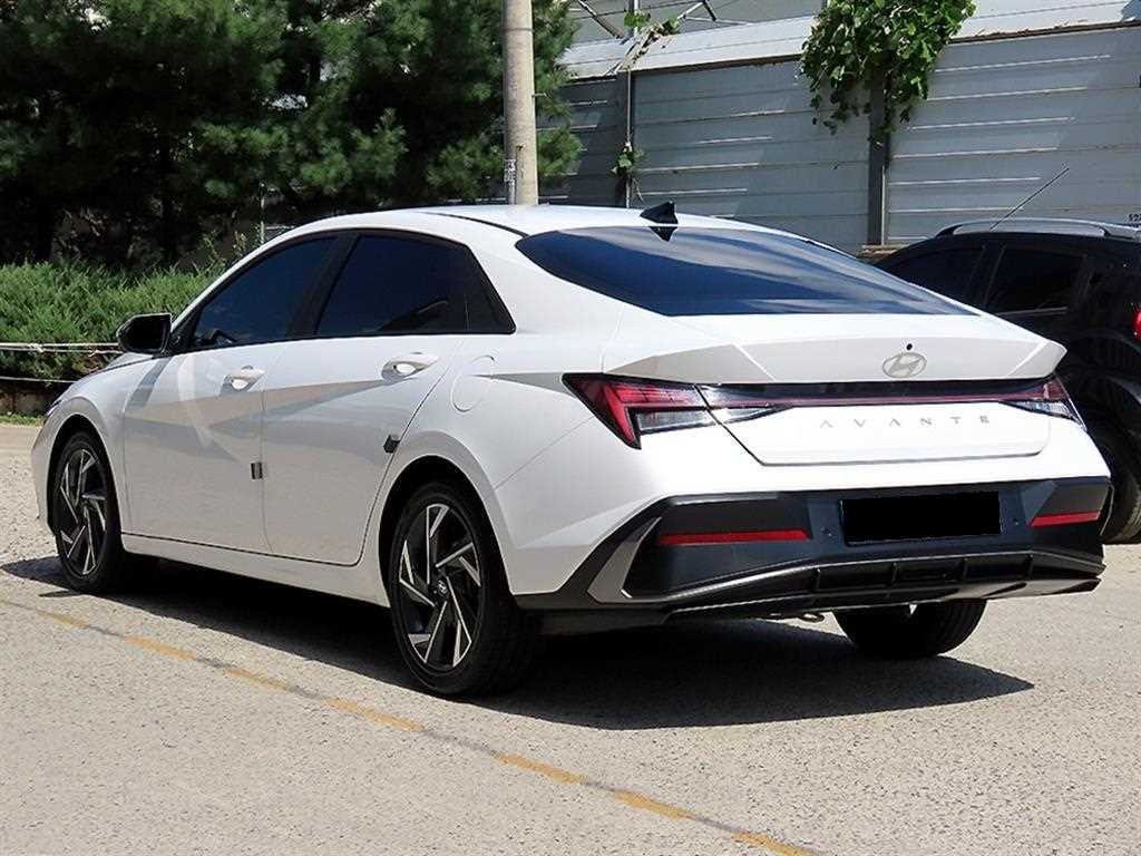 Hyundai Avante — photo 03