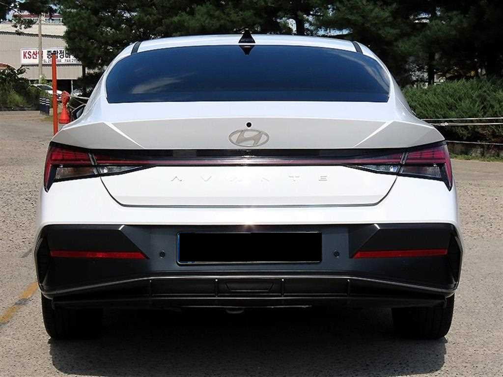 Hyundai Avante — photo 04