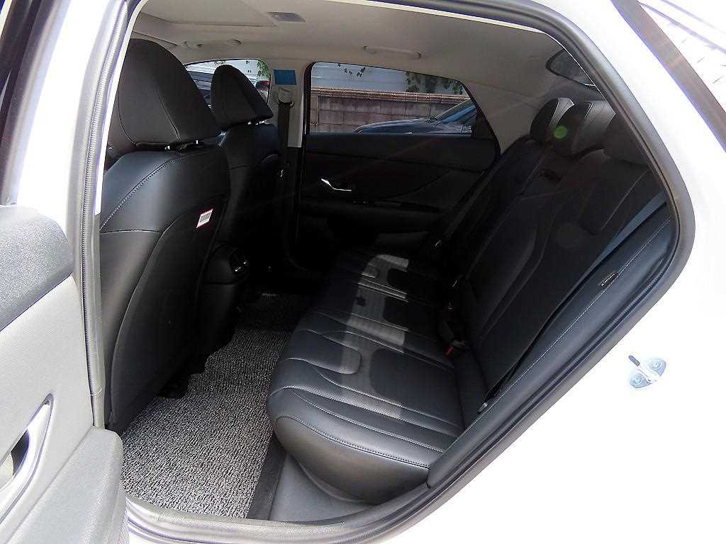 Hyundai Avante — photo 06
