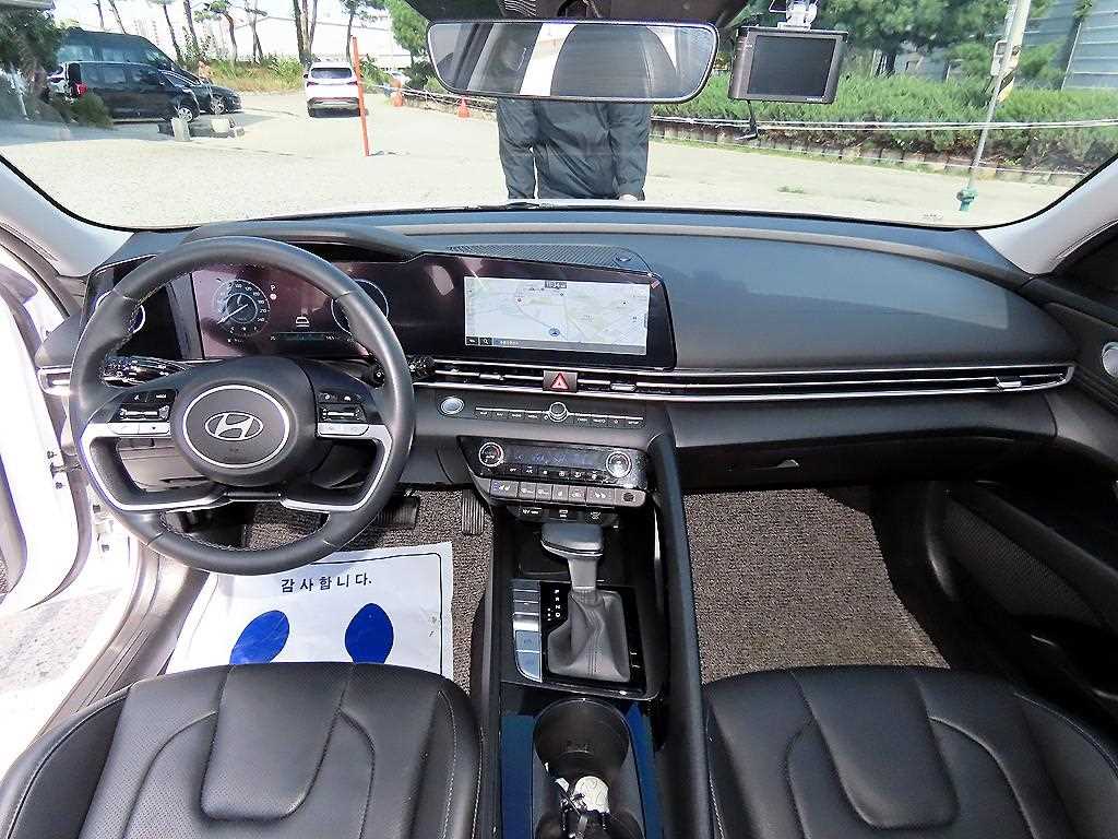 Hyundai Avante — photo 07