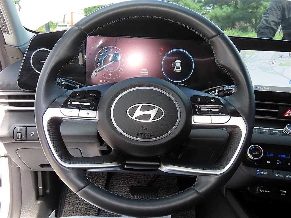 Hyundai Avante — photo 08