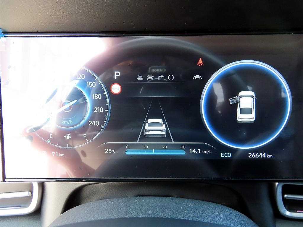 Hyundai Avante — photo 09